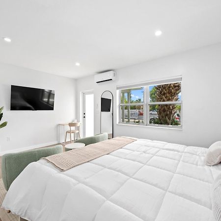 M Lake Worth Beach - Modern Villas Near West Palm Beach, Chic Retro Vibes, King Bed, Cozy Backyard, Bbq, Workspace, High-Speed Internet, Free Parking, 5 Minutes To Downtown & Beach Экстерьер фото