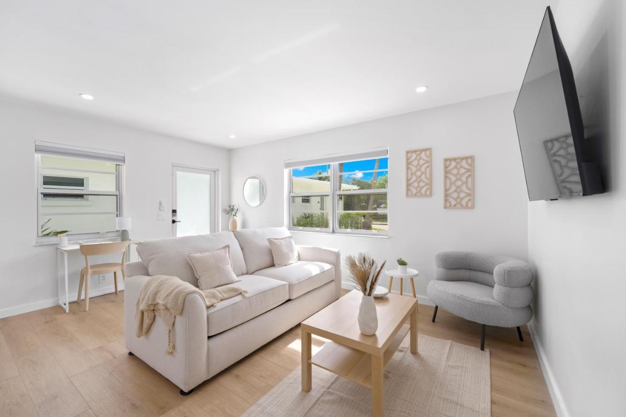 M Lake Worth Beach - Modern Villas Near West Palm Beach, Chic Retro Vibes, King Bed, Cozy Backyard, Bbq, Workspace, High-Speed Internet, Free Parking, 5 Minutes To Downtown & Beach Экстерьер фото