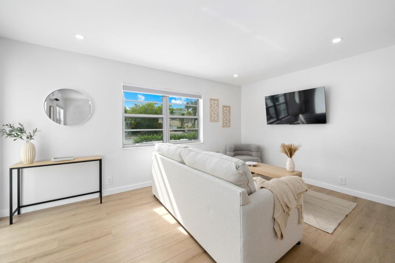 M Lake Worth Beach - Modern Villas Near West Palm Beach, Chic Retro Vibes, King Bed, Cozy Backyard, Bbq, Workspace, High-Speed Internet, Free Parking, 5 Minutes To Downtown & Beach Экстерьер фото
