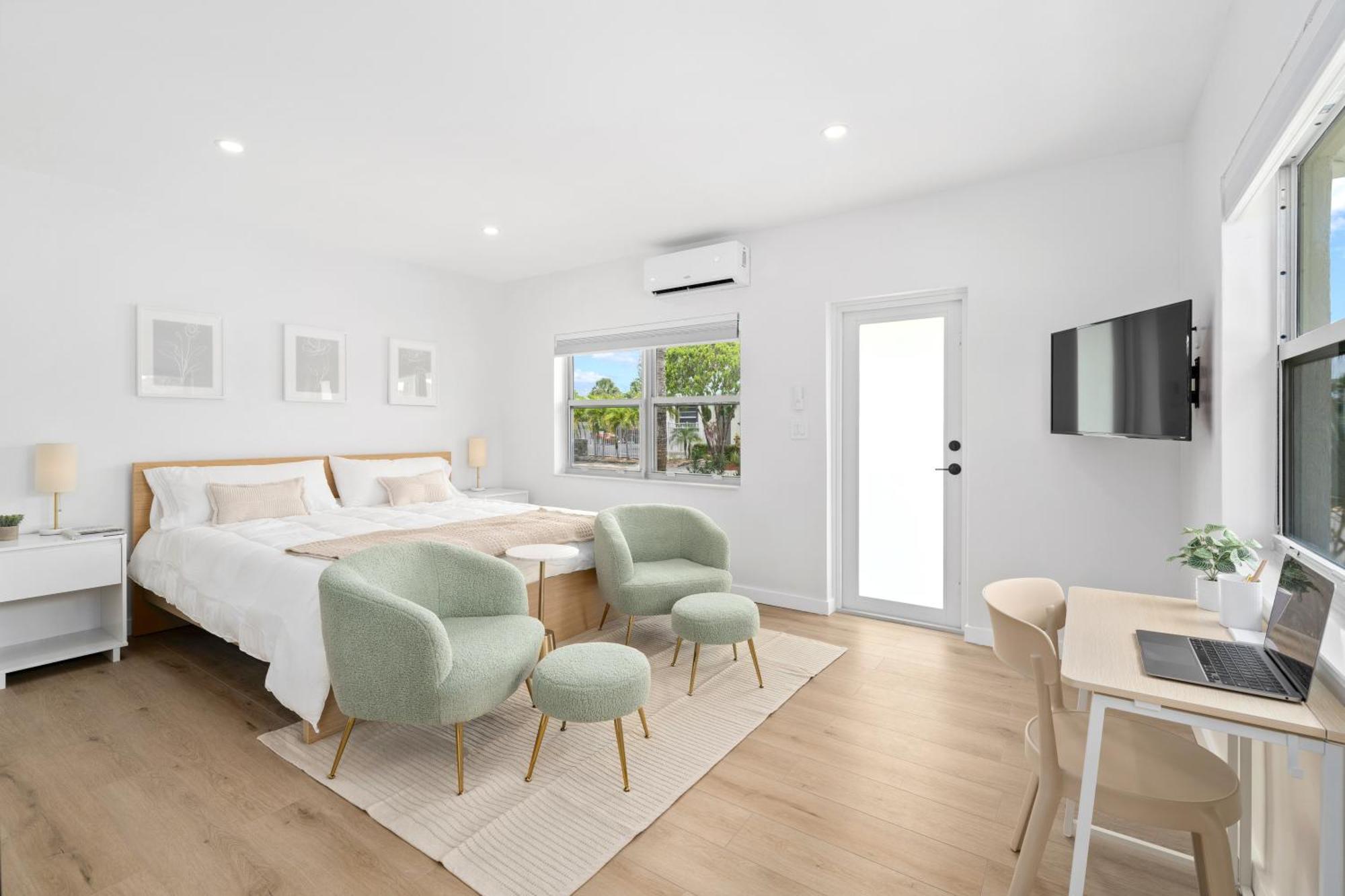 M Lake Worth Beach - Modern Villas Near West Palm Beach, Chic Retro Vibes, King Bed, Cozy Backyard, Bbq, Workspace, High-Speed Internet, Free Parking, 5 Minutes To Downtown & Beach Экстерьер фото