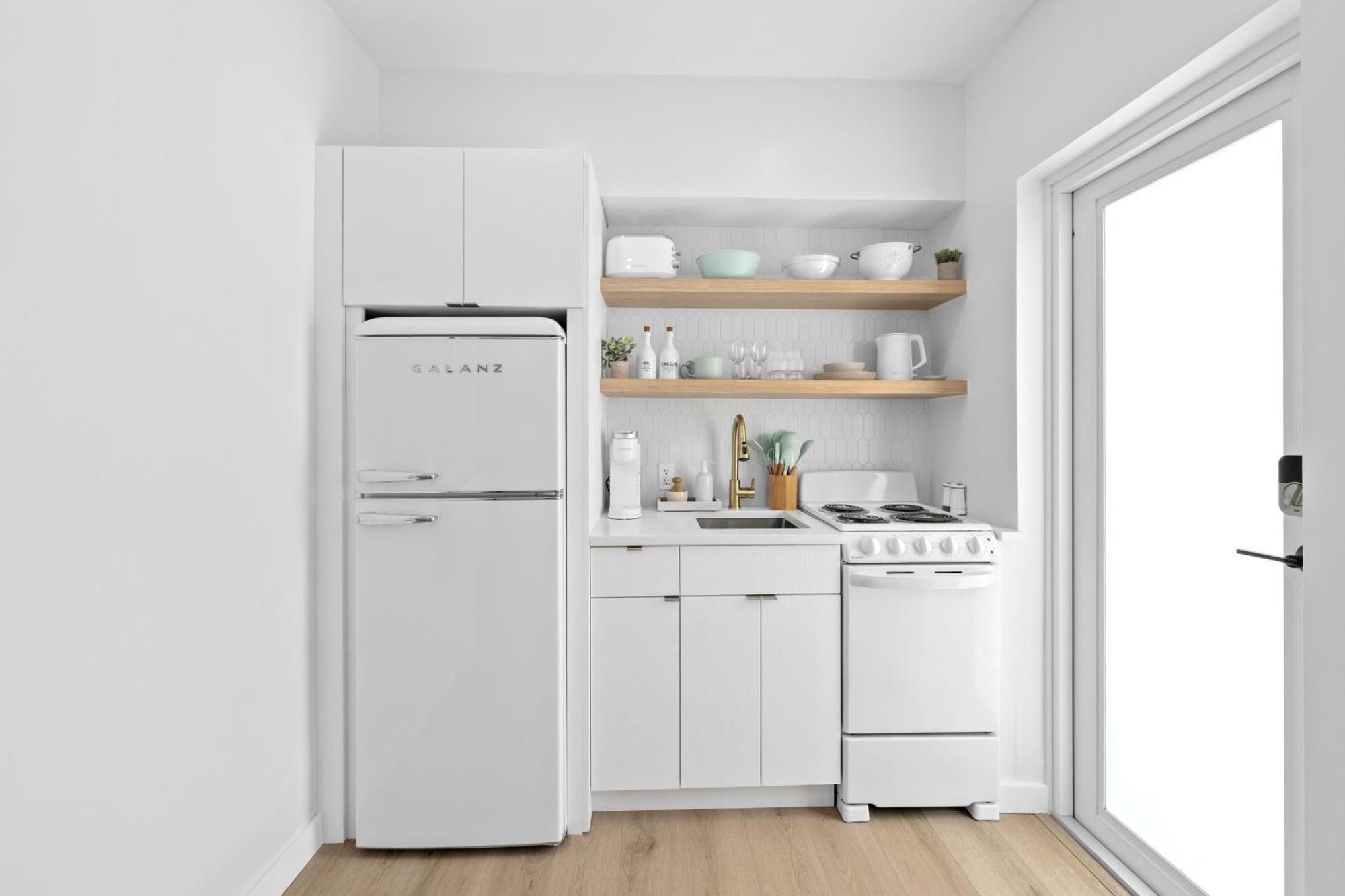 M Lake Worth Beach - Modern Villas Near West Palm Beach, Chic Retro Vibes, King Bed, Cozy Backyard, Bbq, Workspace, High-Speed Internet, Free Parking, 5 Minutes To Downtown & Beach Экстерьер фото
