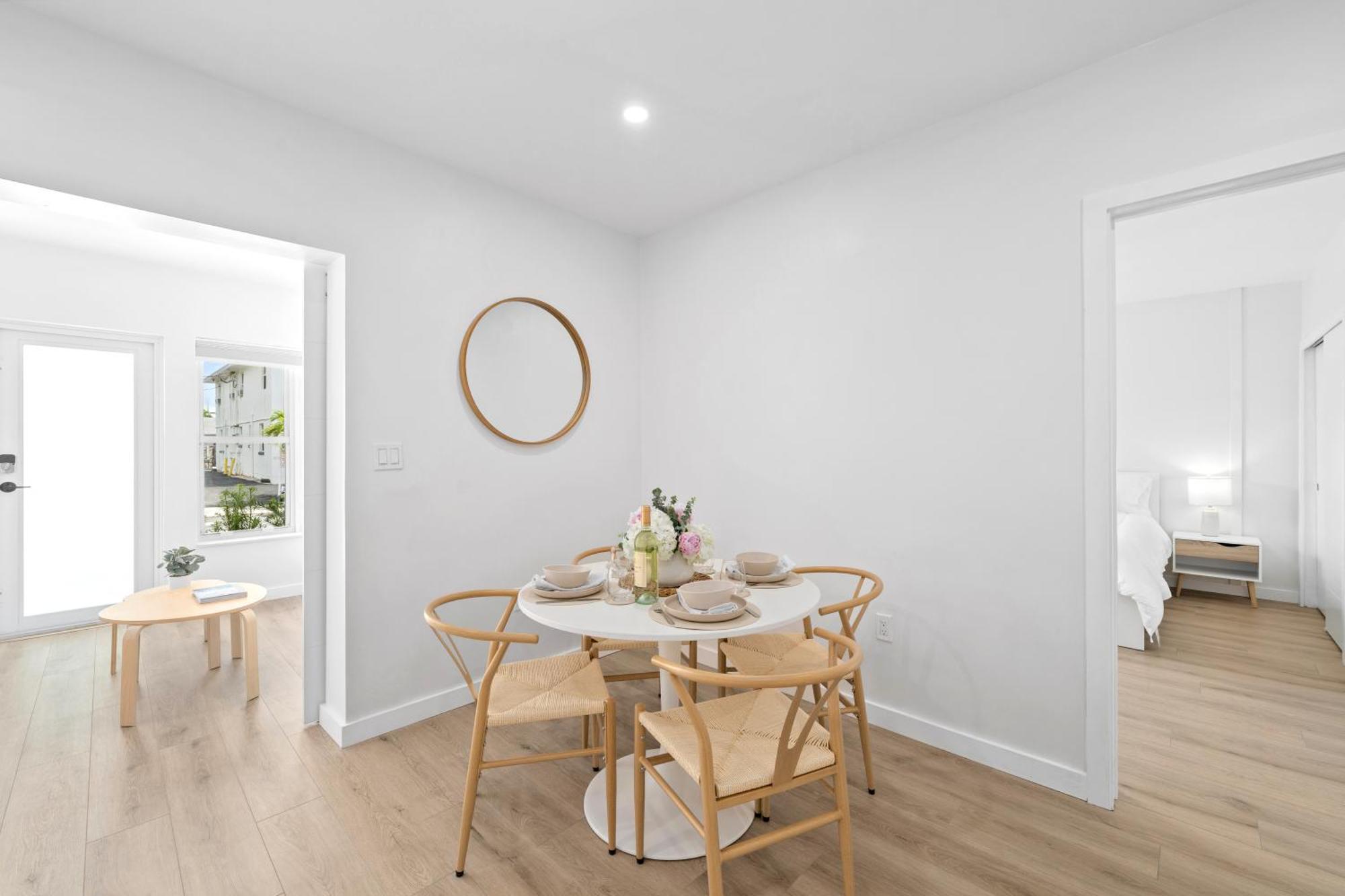 M Lake Worth Beach - Modern Villas Near West Palm Beach, Chic Retro Vibes, King Bed, Cozy Backyard, Bbq, Workspace, High-Speed Internet, Free Parking, 5 Minutes To Downtown & Beach Экстерьер фото