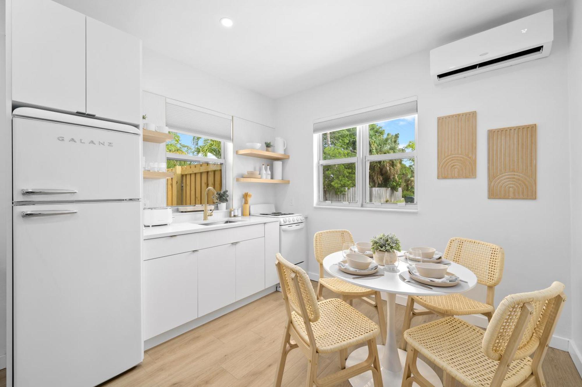 M Lake Worth Beach - Modern Villas Near West Palm Beach, Chic Retro Vibes, King Bed, Cozy Backyard, Bbq, Workspace, High-Speed Internet, Free Parking, 5 Minutes To Downtown & Beach Экстерьер фото