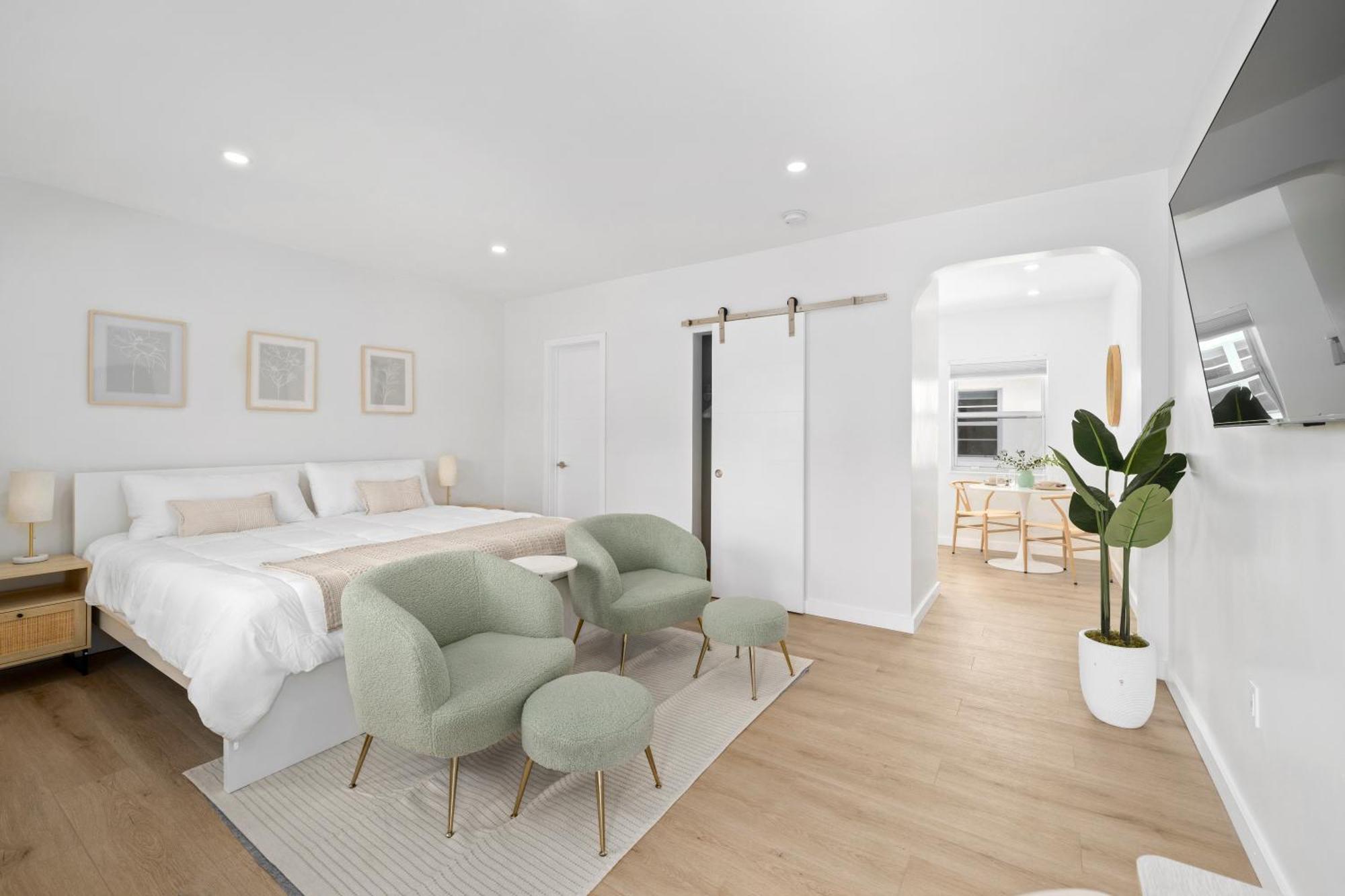 M Lake Worth Beach - Modern Villas Near West Palm Beach, Chic Retro Vibes, King Bed, Cozy Backyard, Bbq, Workspace, High-Speed Internet, Free Parking, 5 Minutes To Downtown & Beach Экстерьер фото