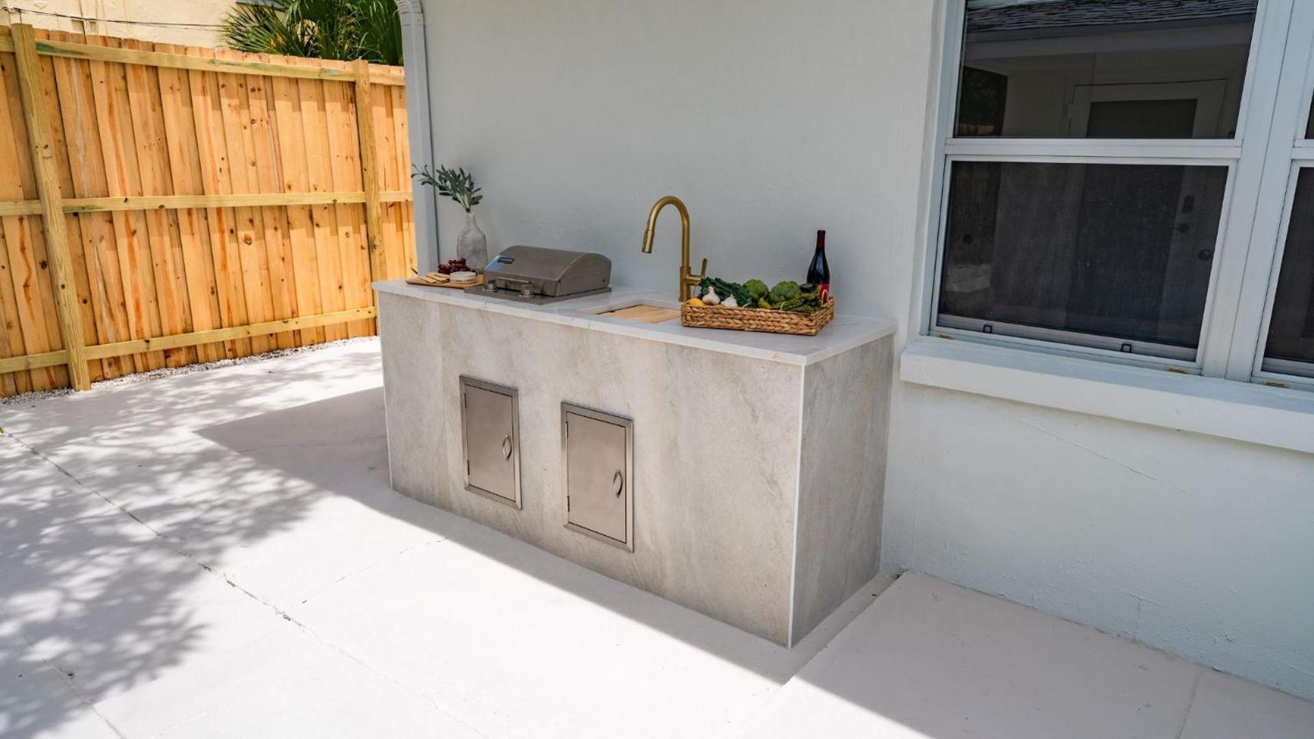 M Lake Worth Beach - Modern Villas Near West Palm Beach, Chic Retro Vibes, King Bed, Cozy Backyard, Bbq, Workspace, High-Speed Internet, Free Parking, 5 Minutes To Downtown & Beach Экстерьер фото